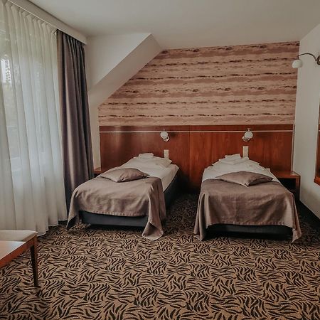 Hotel Azyl Kąty Wrocławskie Екстериор снимка