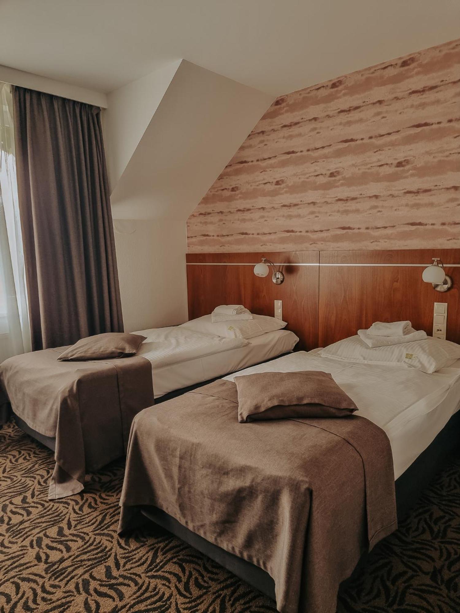 Hotel Azyl Kąty Wrocławskie Екстериор снимка